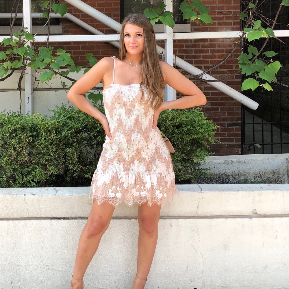 Smocked body-con mini dress - Picture 3 of 7